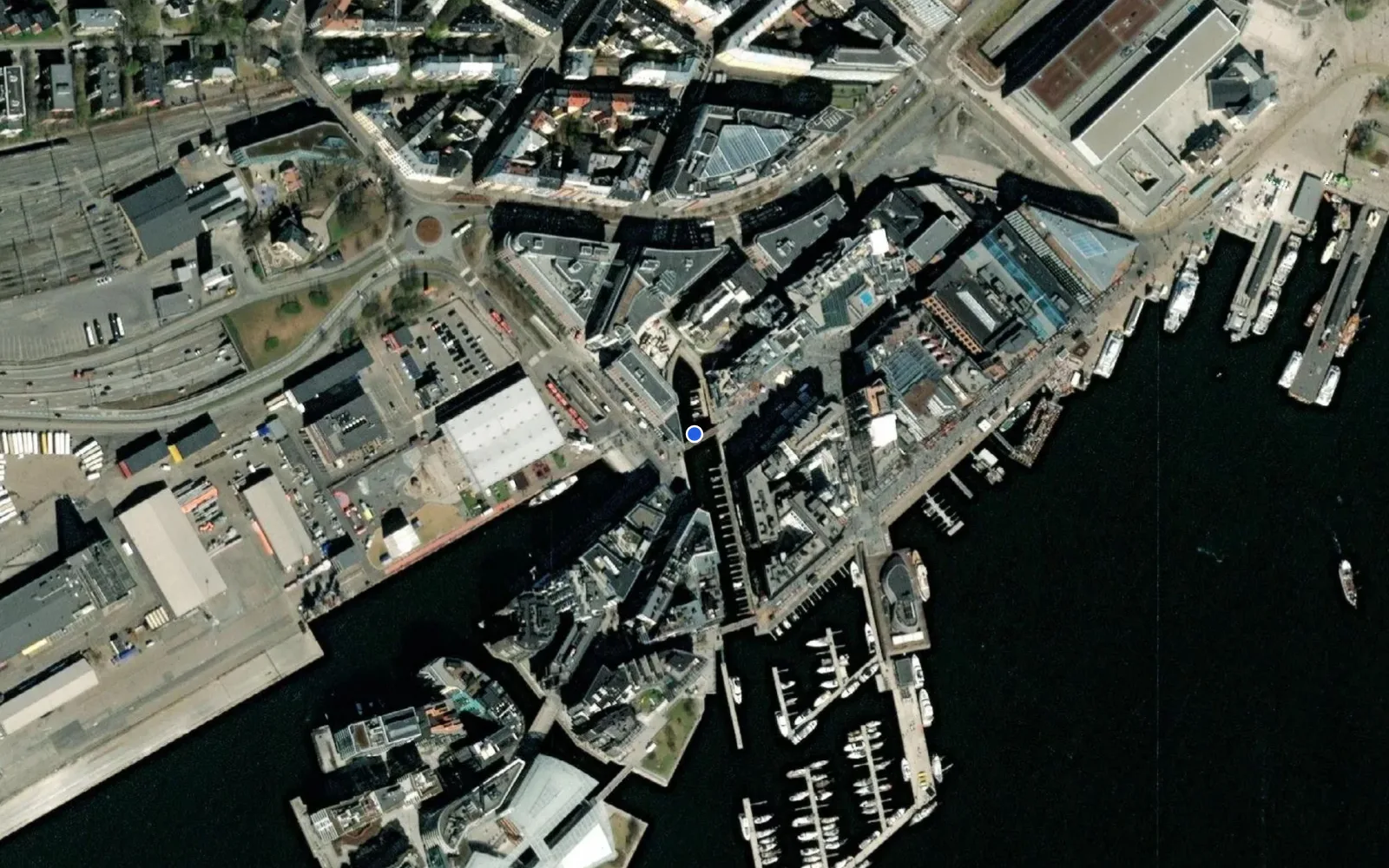 Satellite and nautical chart view of Aker Brygge Marina
