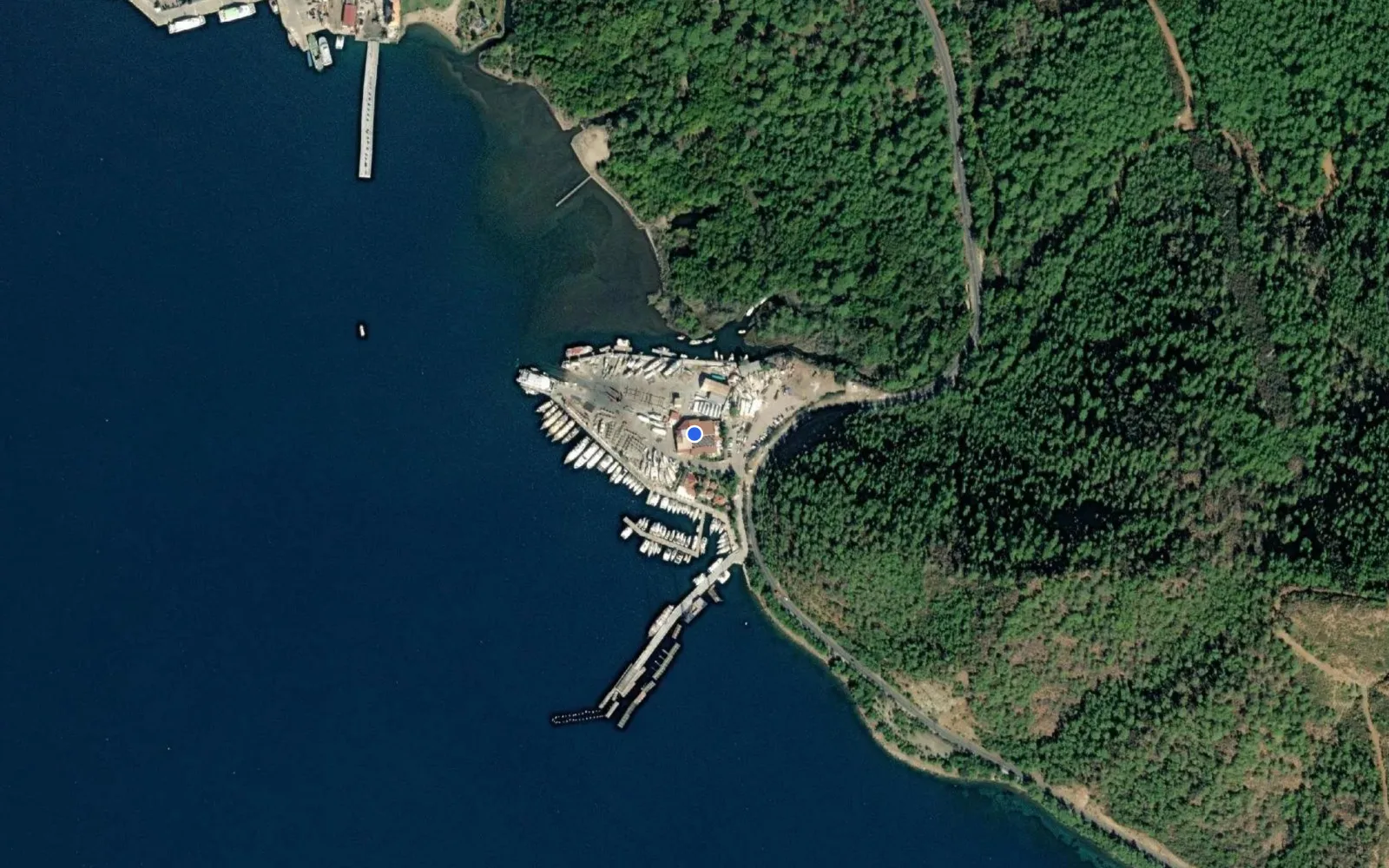 Satellite and nautical chart view of Albatros Marina