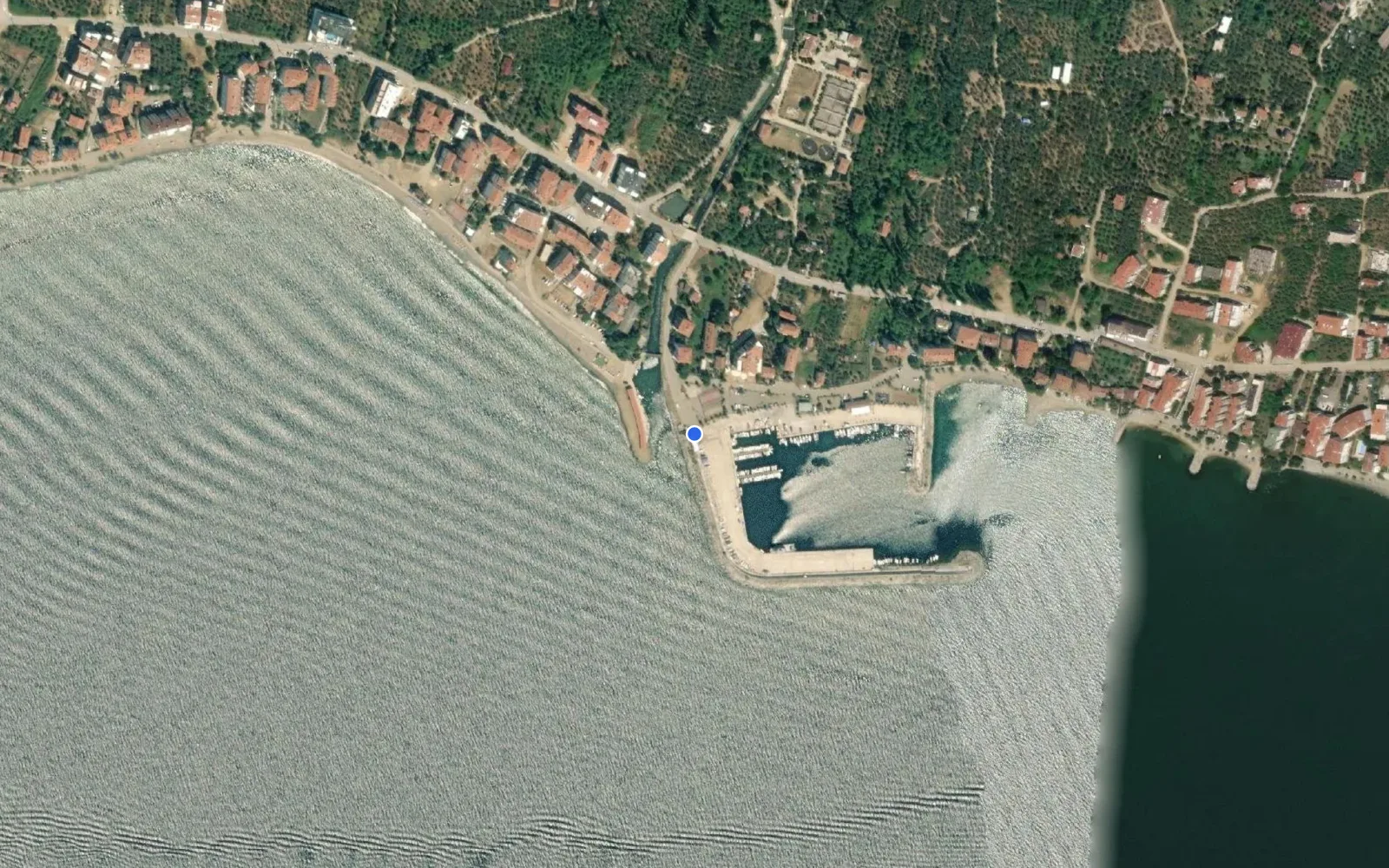 Satellite and nautical chart view of Armutlu Devlet Limanı