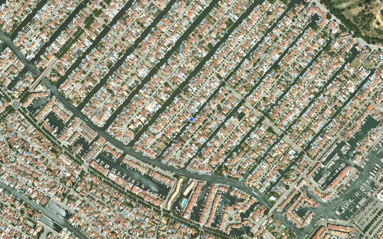 Satellite and nautical chart view of Canals d'Empuriabrava