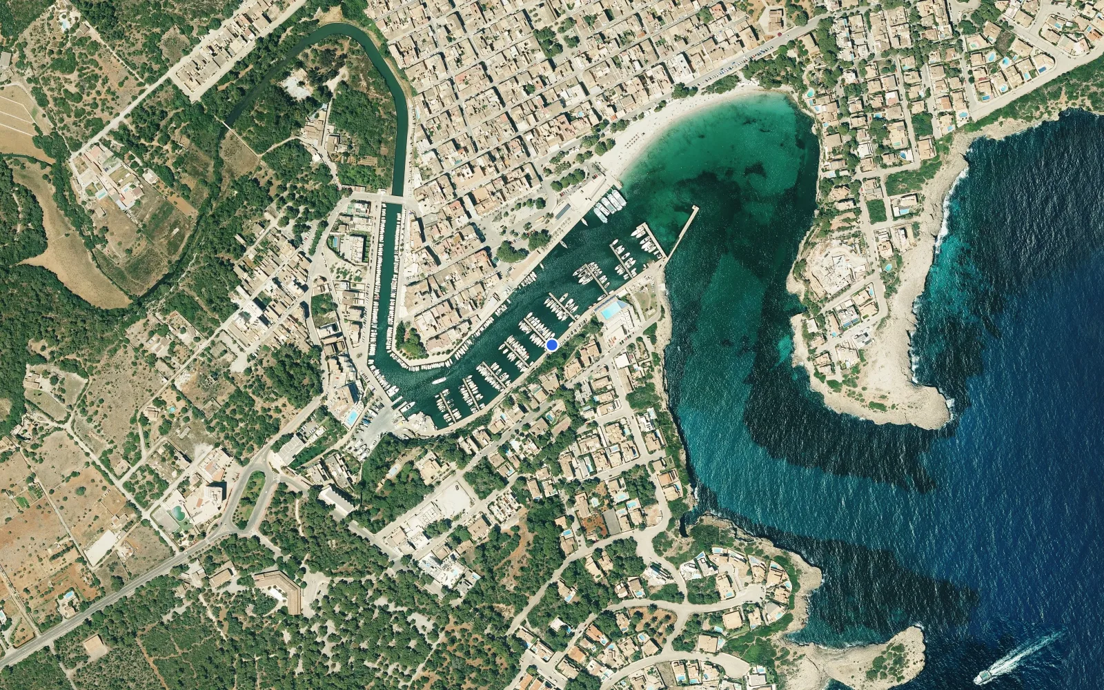 Satellite and nautical chart view of Club Nautic de Porto Cristo