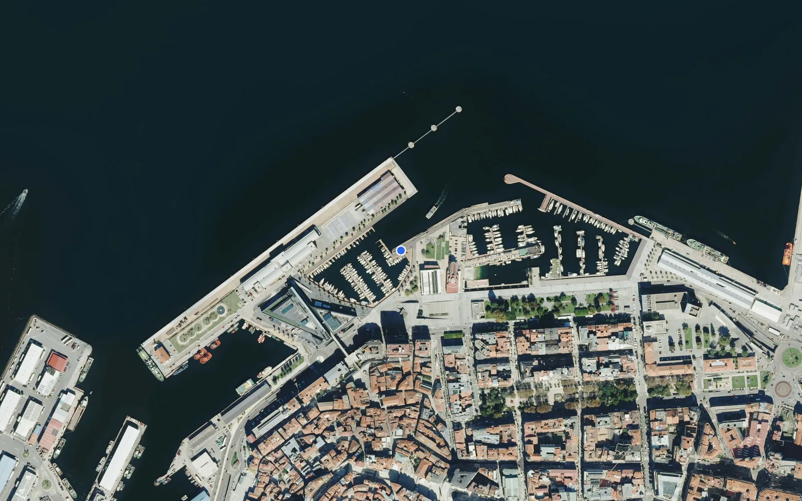 Satellite and nautical chart view of Darsena da Laxe