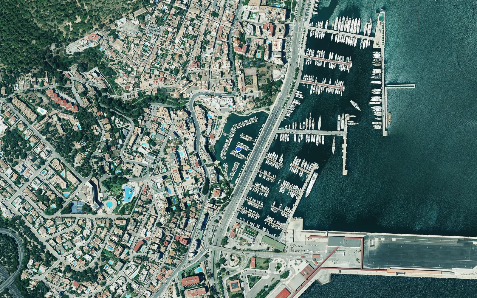 Satellite and nautical chart view of Darsena de Ca'n Barbera