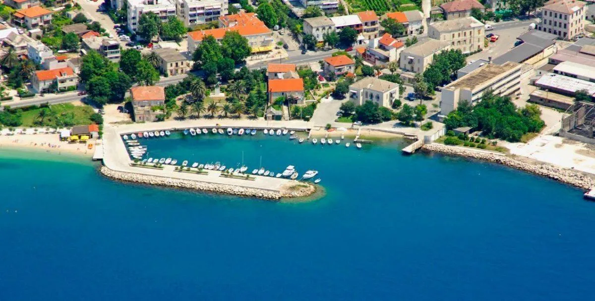 Dugi Rat Marina