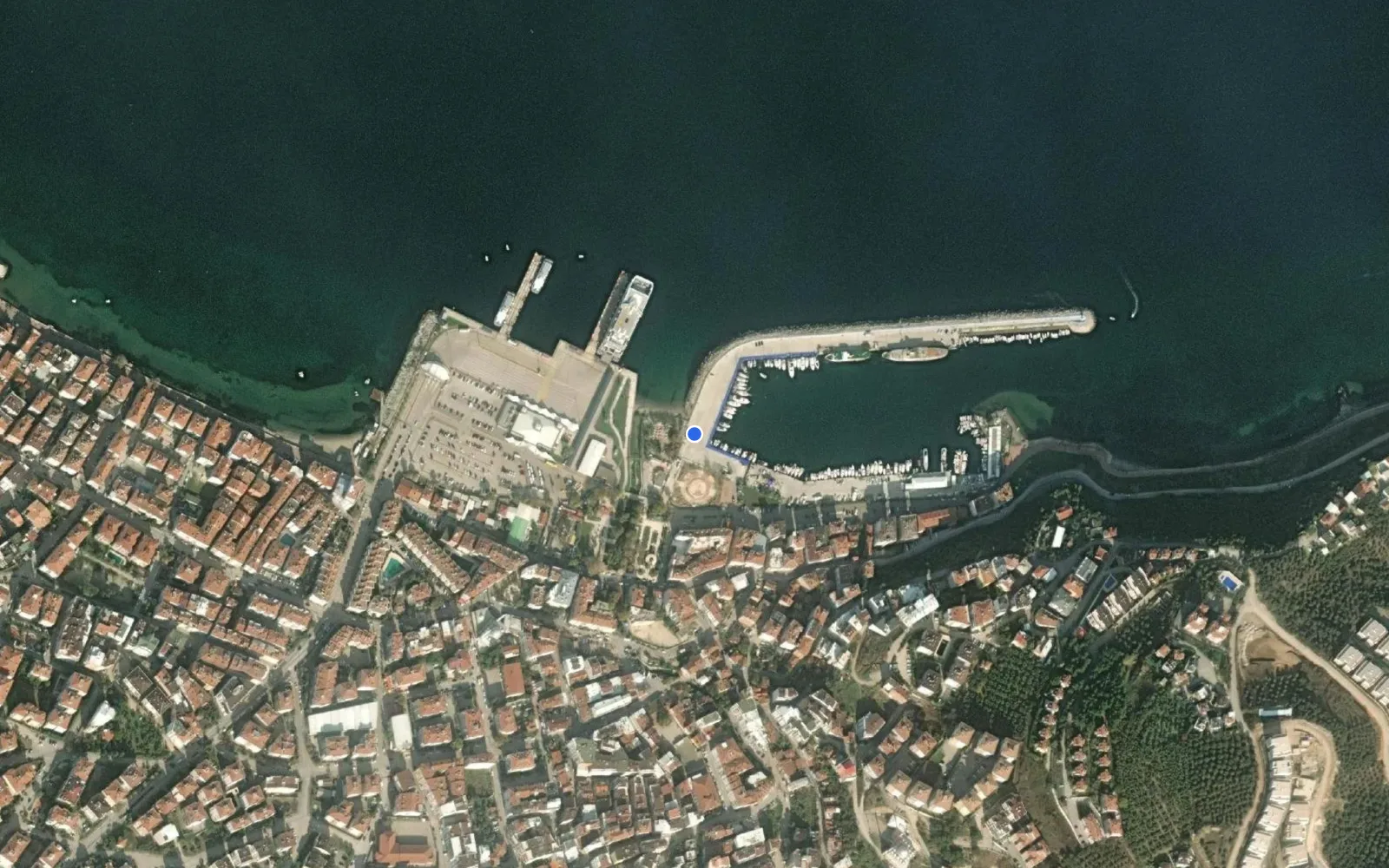 Satellite and nautical chart view of Guzelyalı Yat Limani