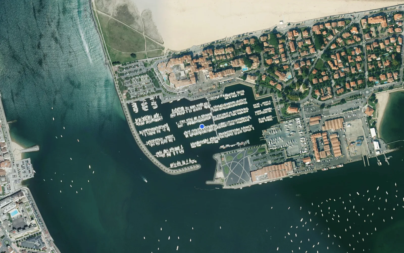 Satellite and nautical chart view of Hendaye - Sokoburu