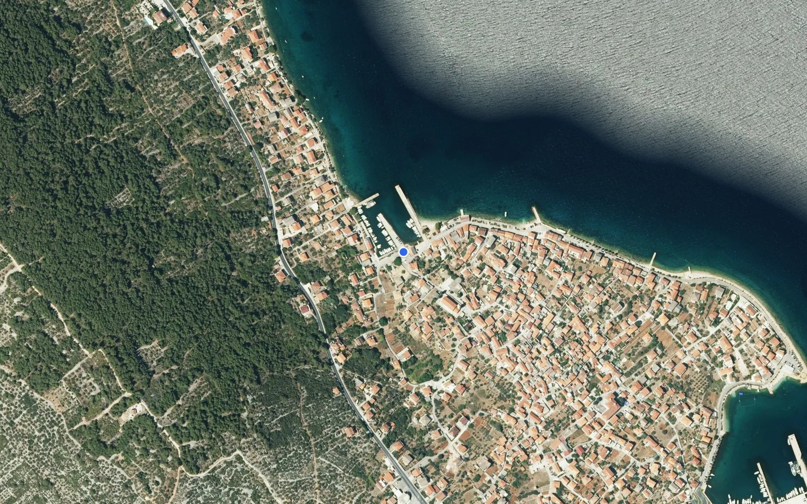 Satellite and nautical chart view of Kali Harbour