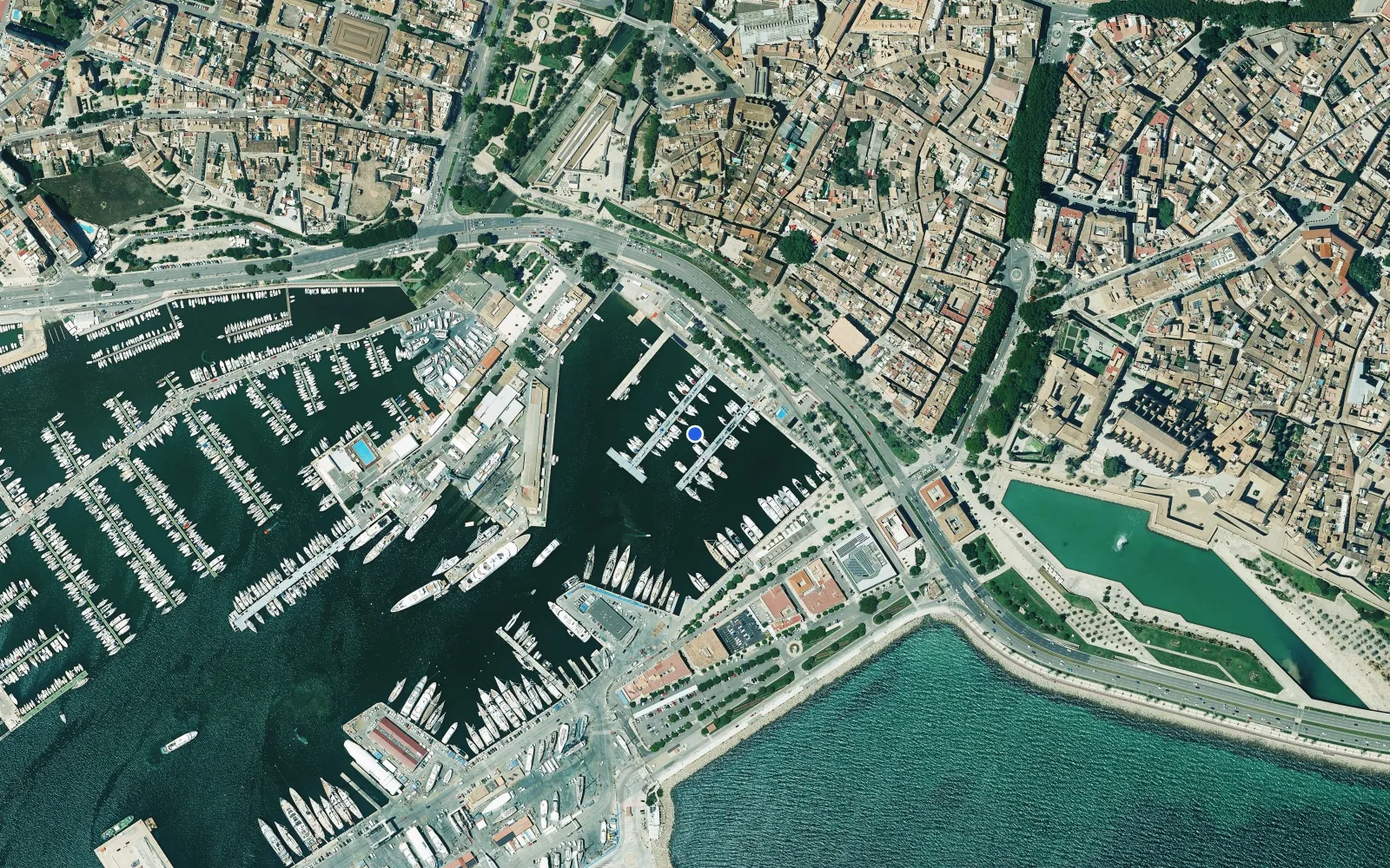 Satellite and nautical chart view of La Llotja