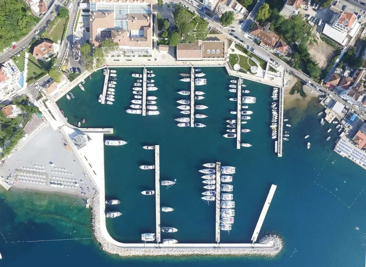 Lazure Marina