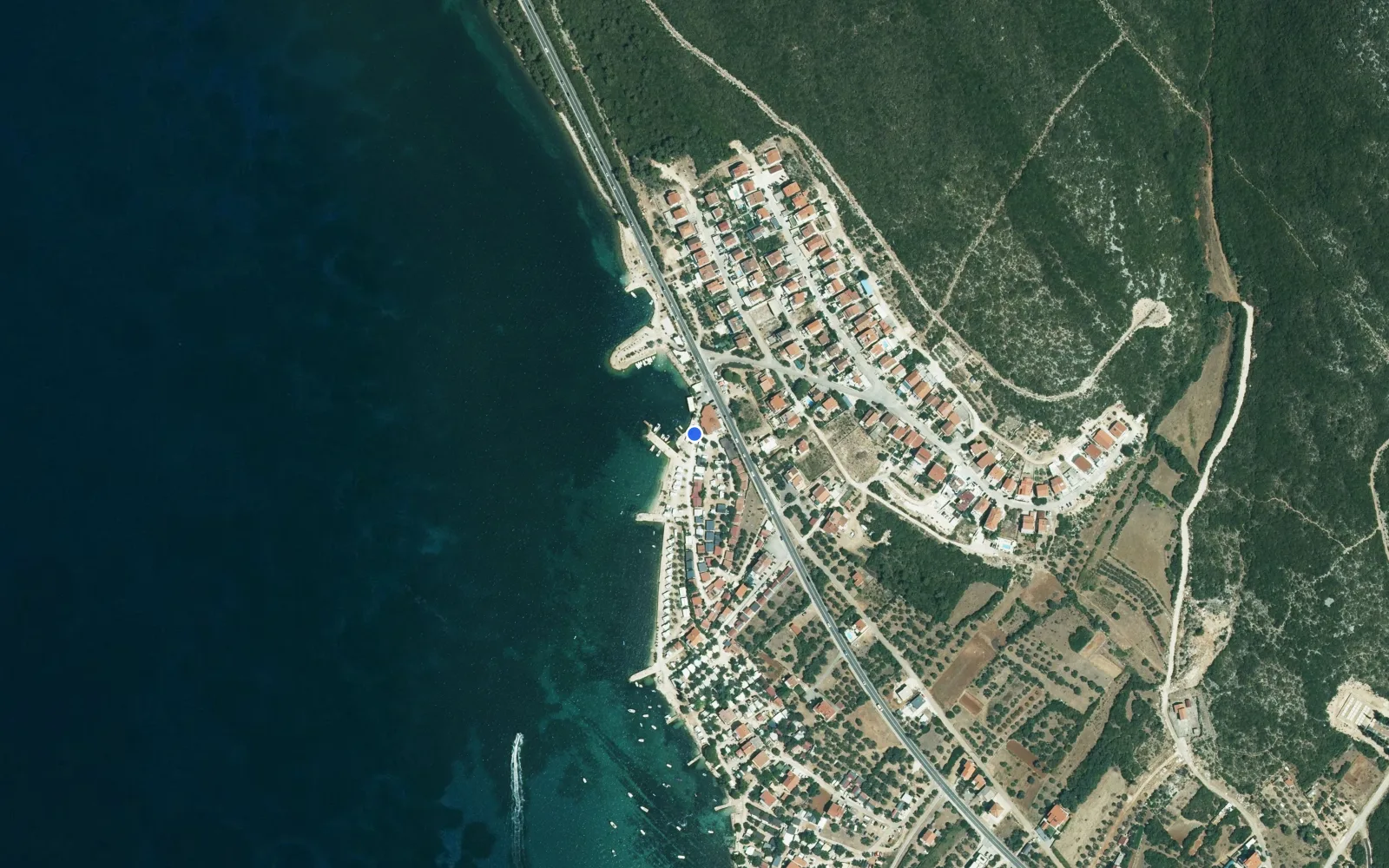 Satellite and nautical chart view of Leso Harbour