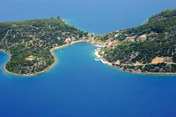 Lokvino Rava Harbor