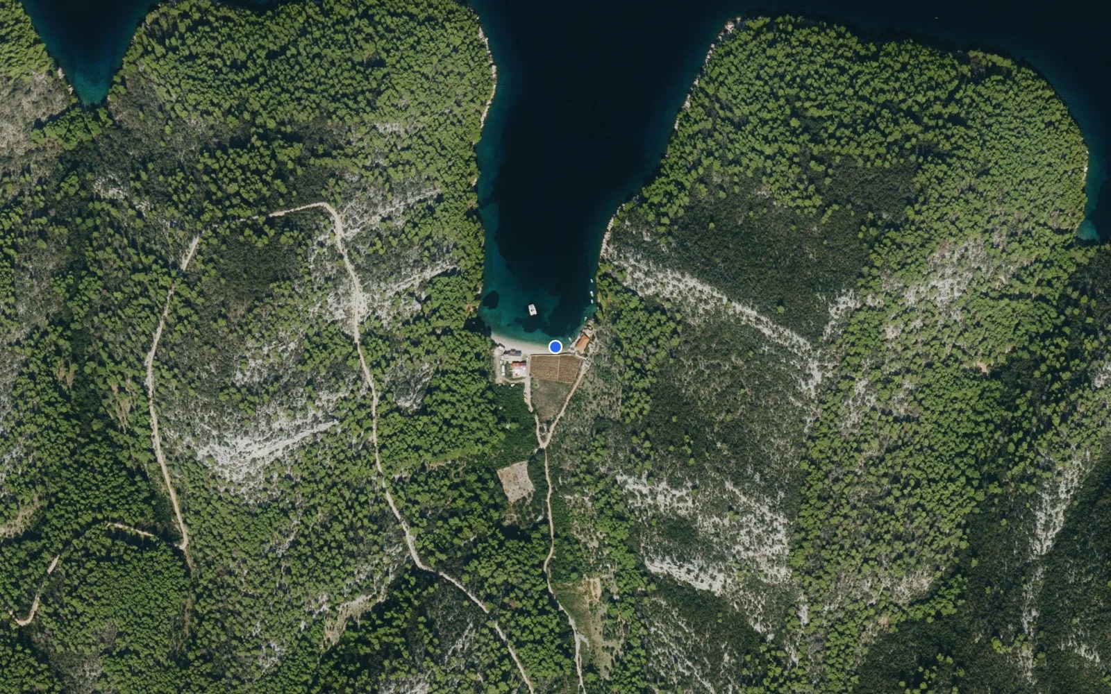 Satellite and nautical chart view of Lucisce Harbour