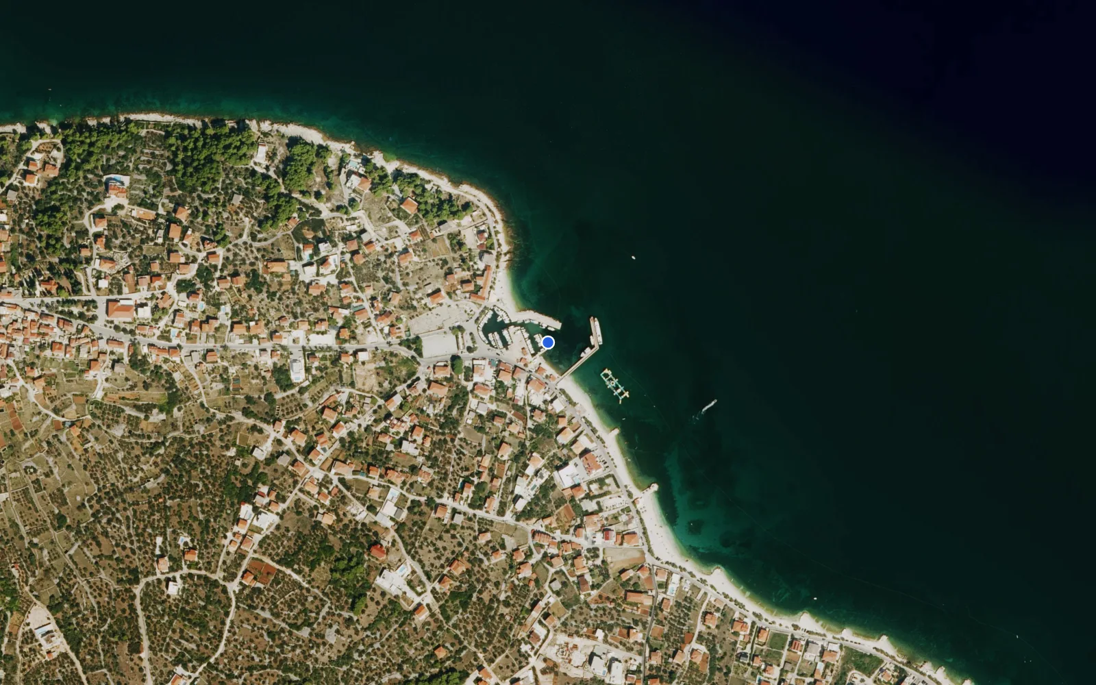 Satellite and nautical chart view of Lucica Slatine