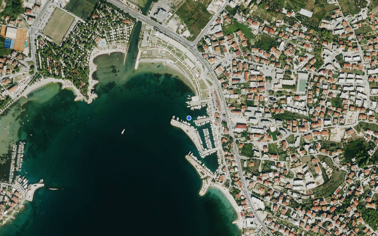 Satellite and nautical chart view of Lucica Strozanac