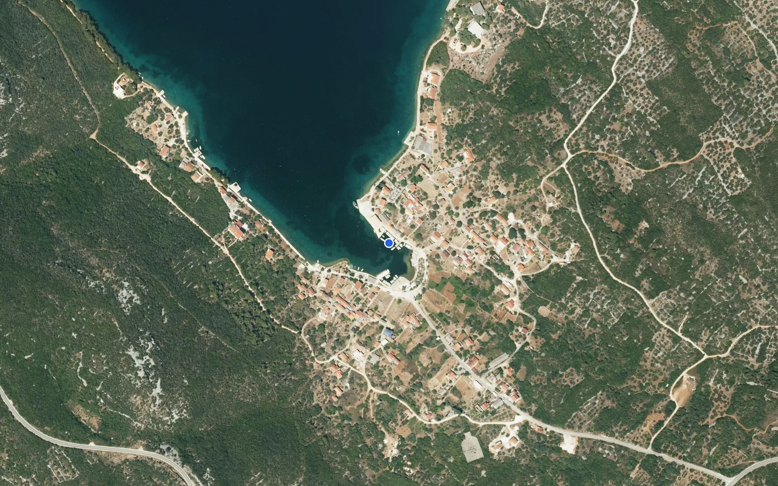 Satellite and nautical chart view of Luka