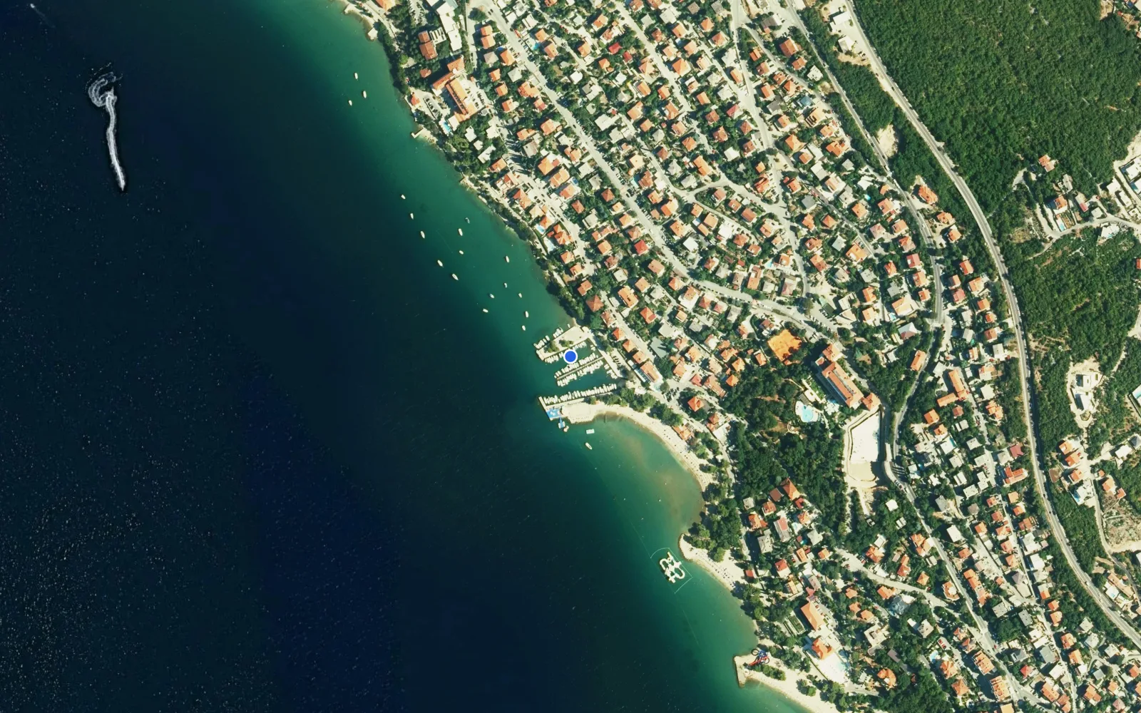 Satellite and nautical chart view of Luka Crni Mul