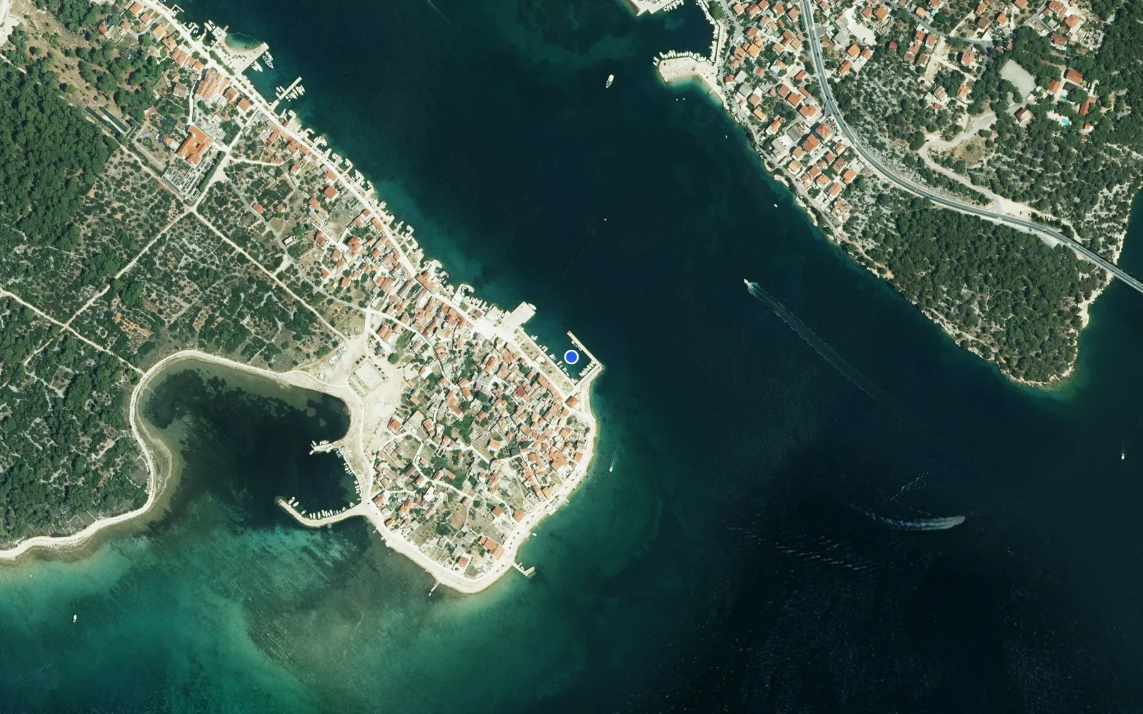Satellite and nautical chart view of Luka Krapanj