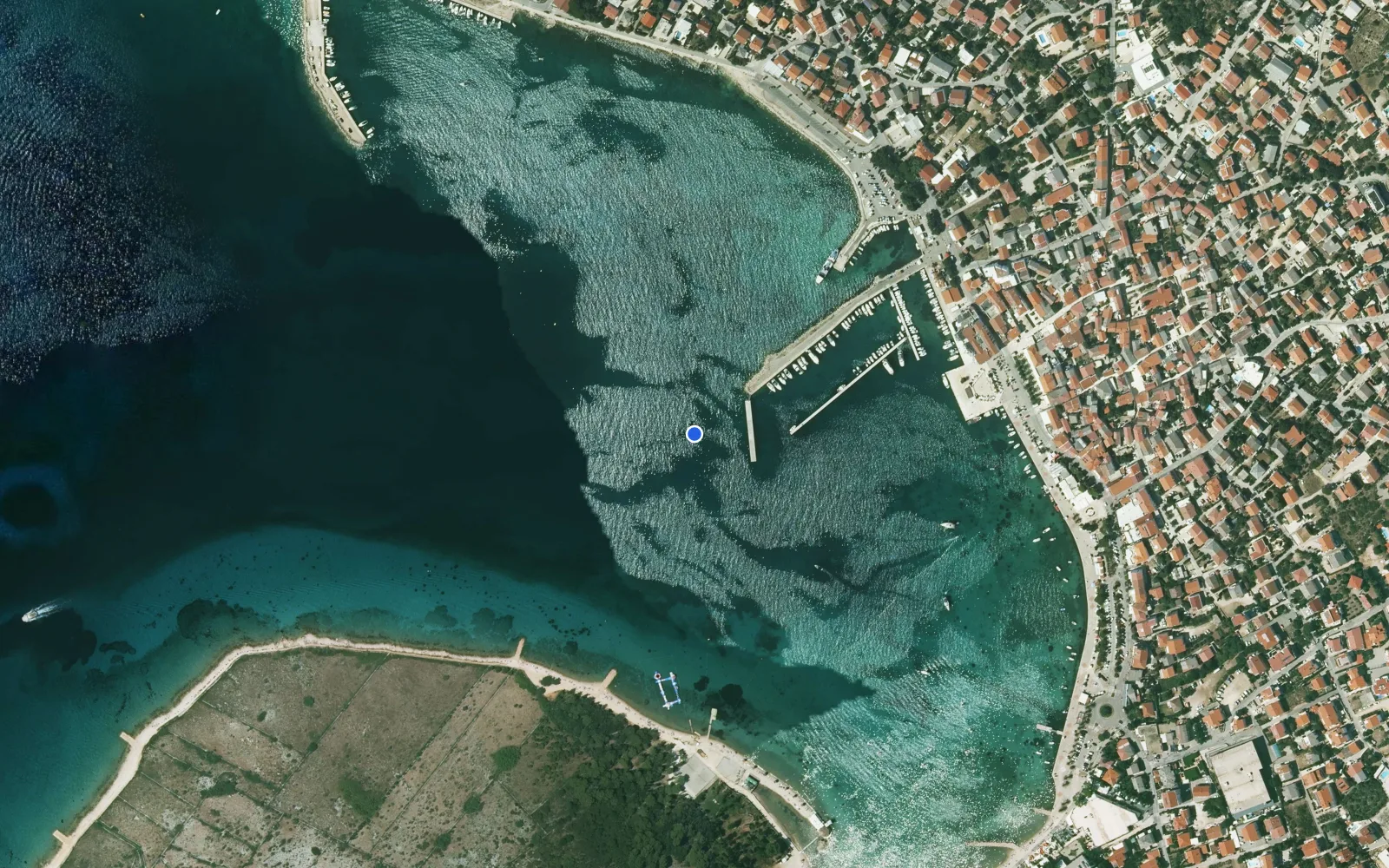 Satellite and nautical chart view of Luka Novalja