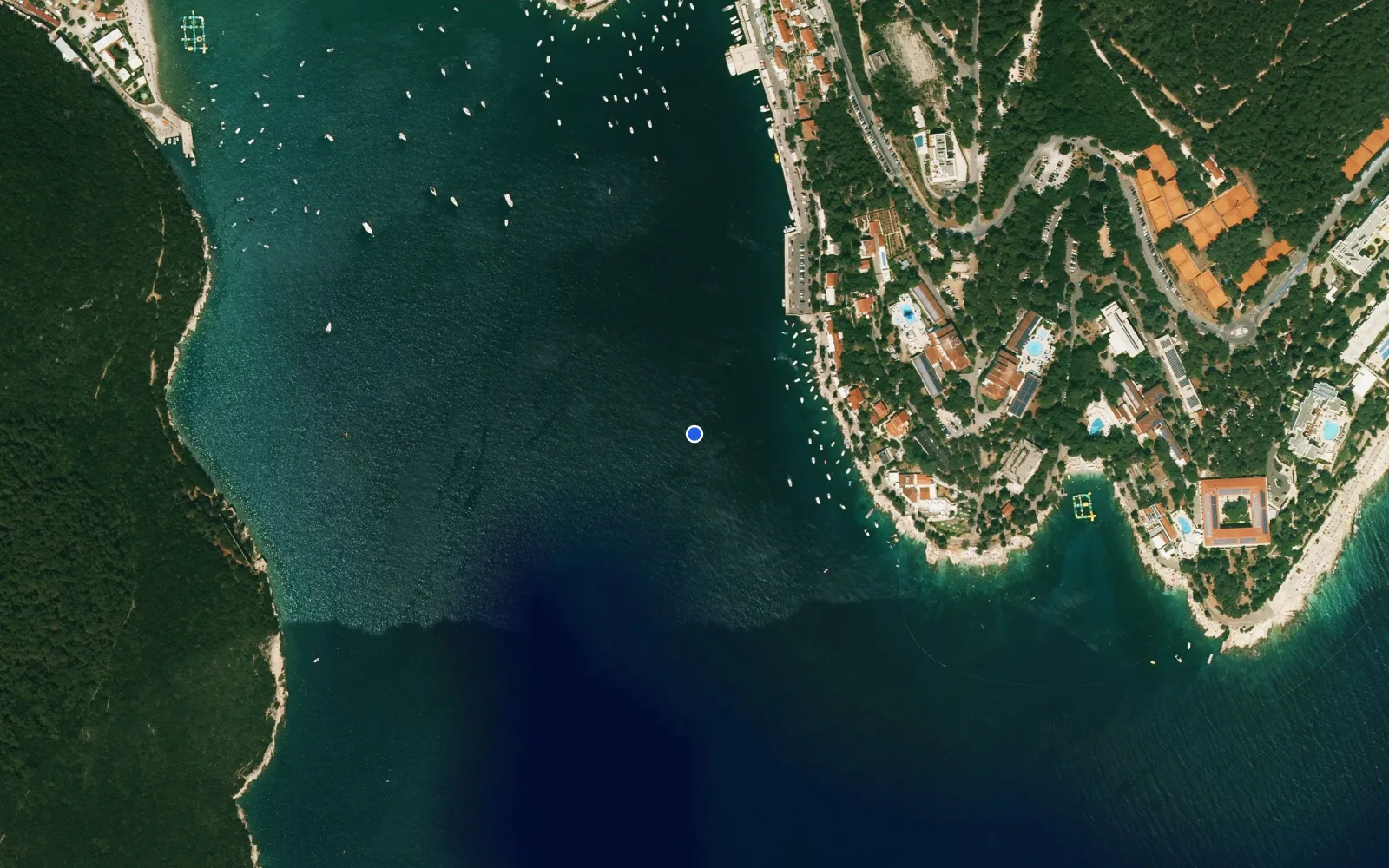 Satellite and nautical chart view of Luka Rabac