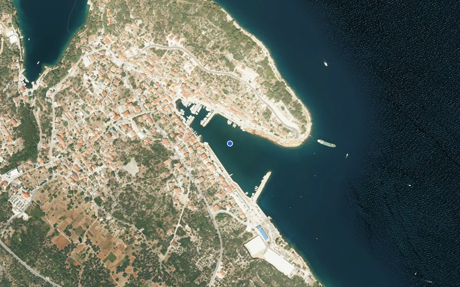 Satellite and nautical chart view of Luka Sali