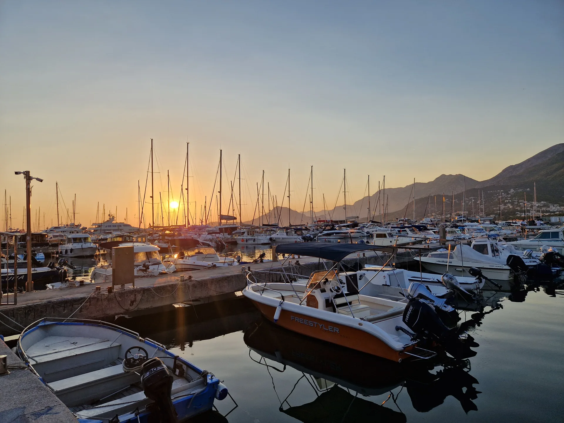 Marina Bar