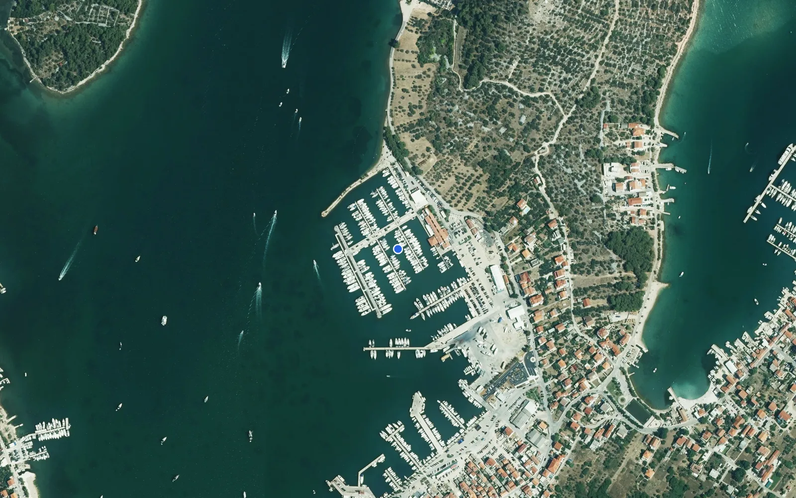 Satellite and nautical chart view of Marina Hramina