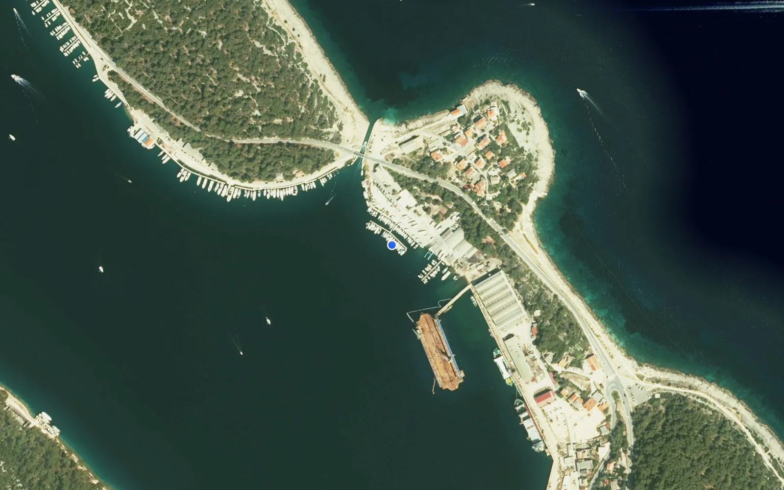 Satellite and nautical chart view of Marina Yachting Club