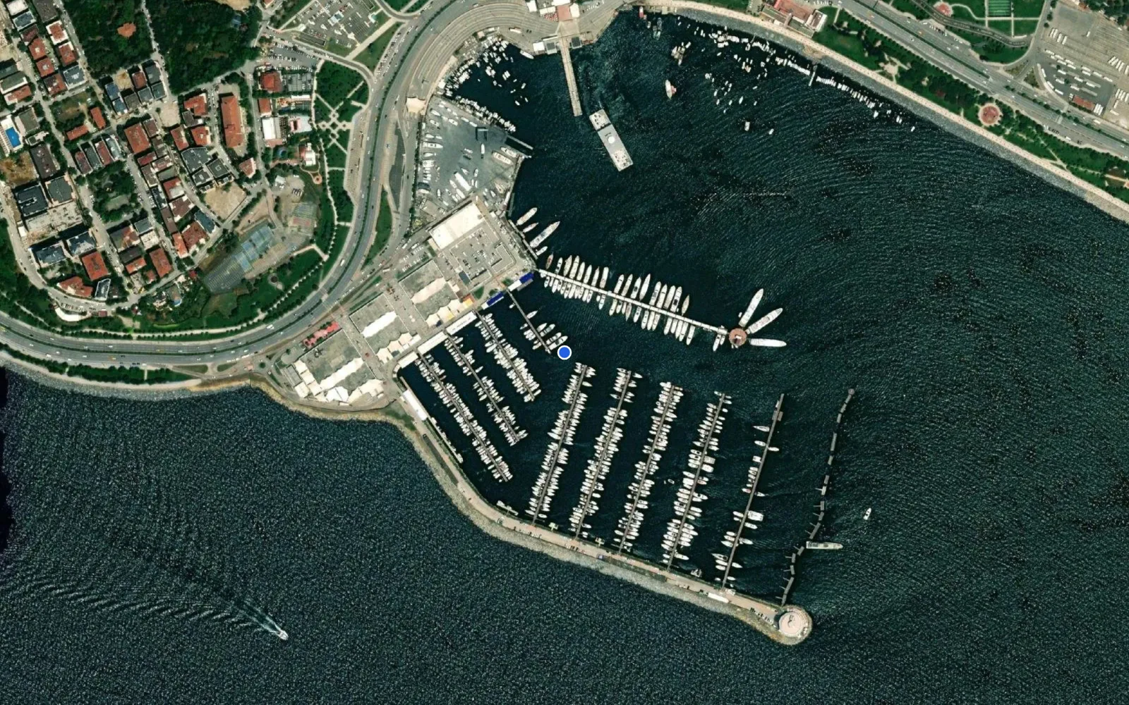 Satellite and nautical chart view of Marinturk Istanbul City Port