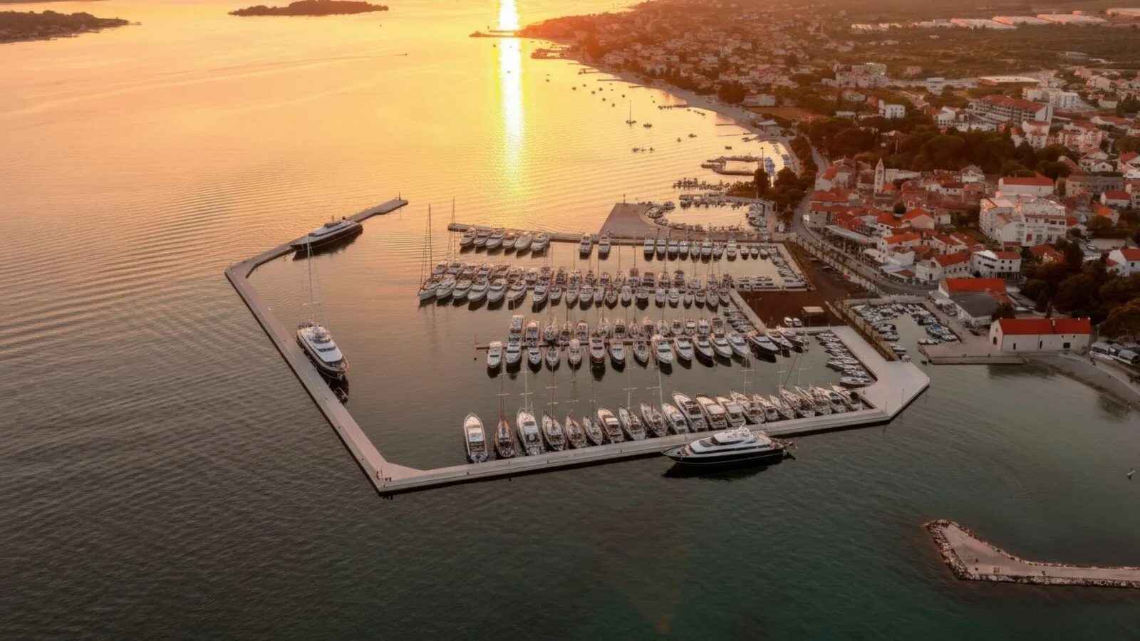 Molum Marine club