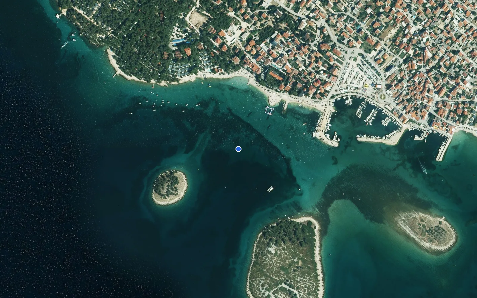 Satellite and nautical chart view of Pakostane I