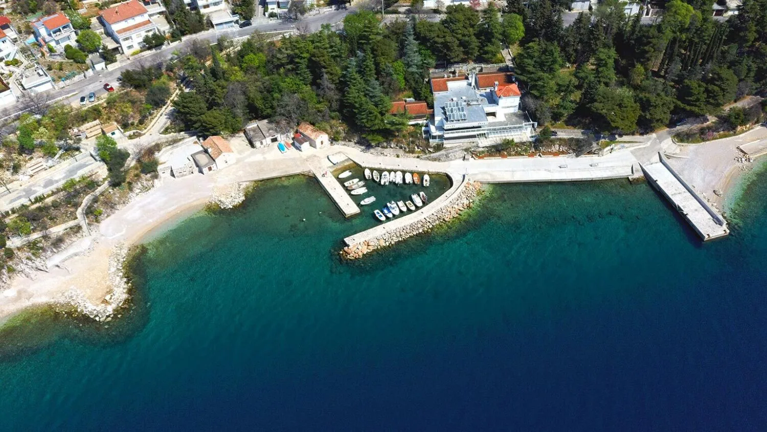 Pazdehova harbour