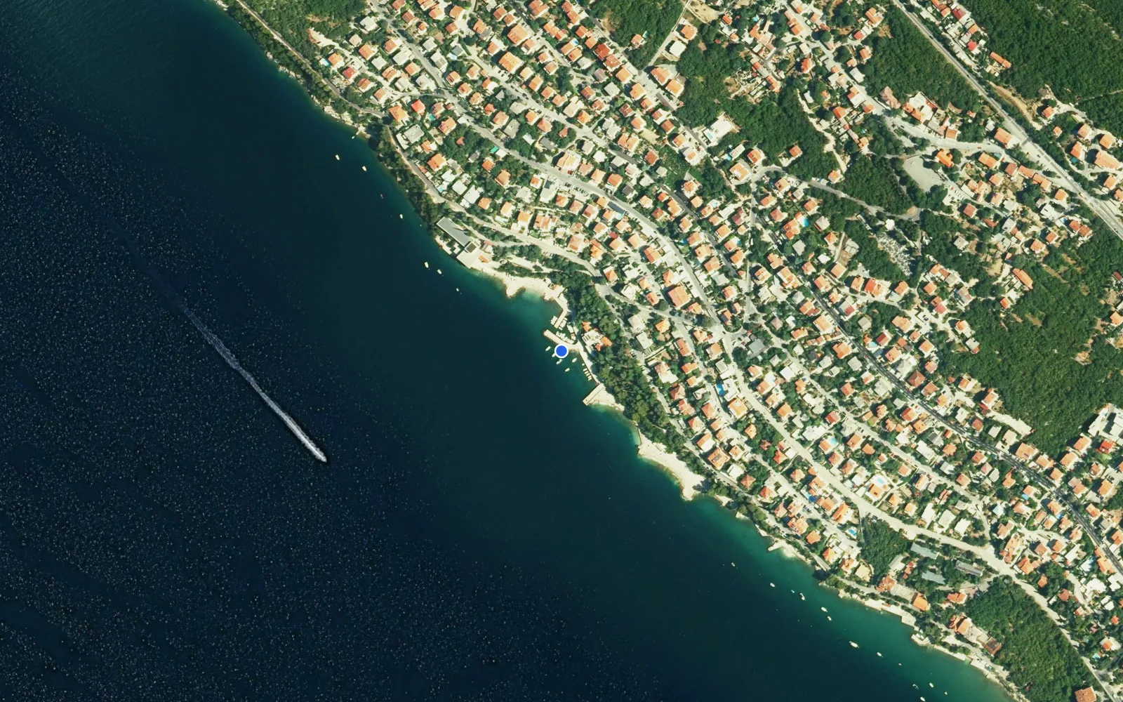Satellite and nautical chart view of Pazdehova harbour