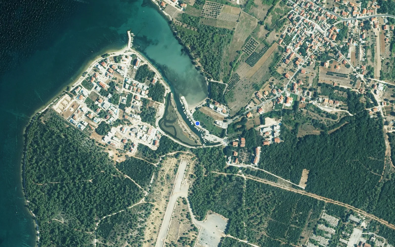 Satellite and nautical chart view of Plisa