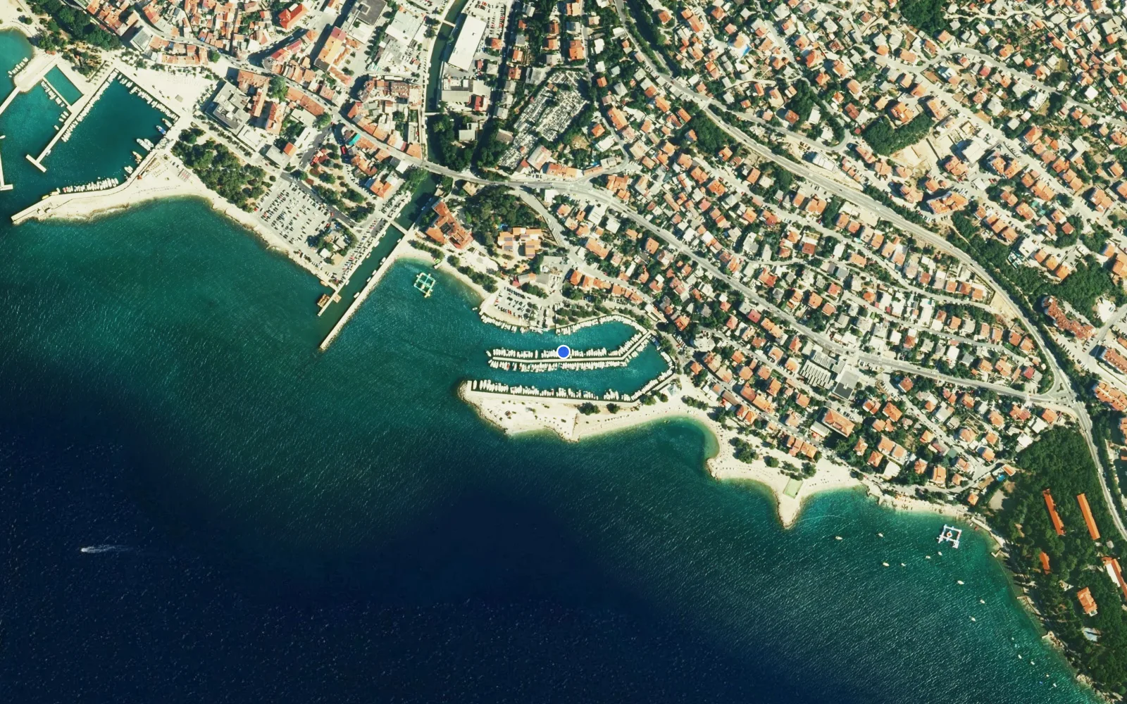 Satellite and nautical chart view of Podvorska harbour