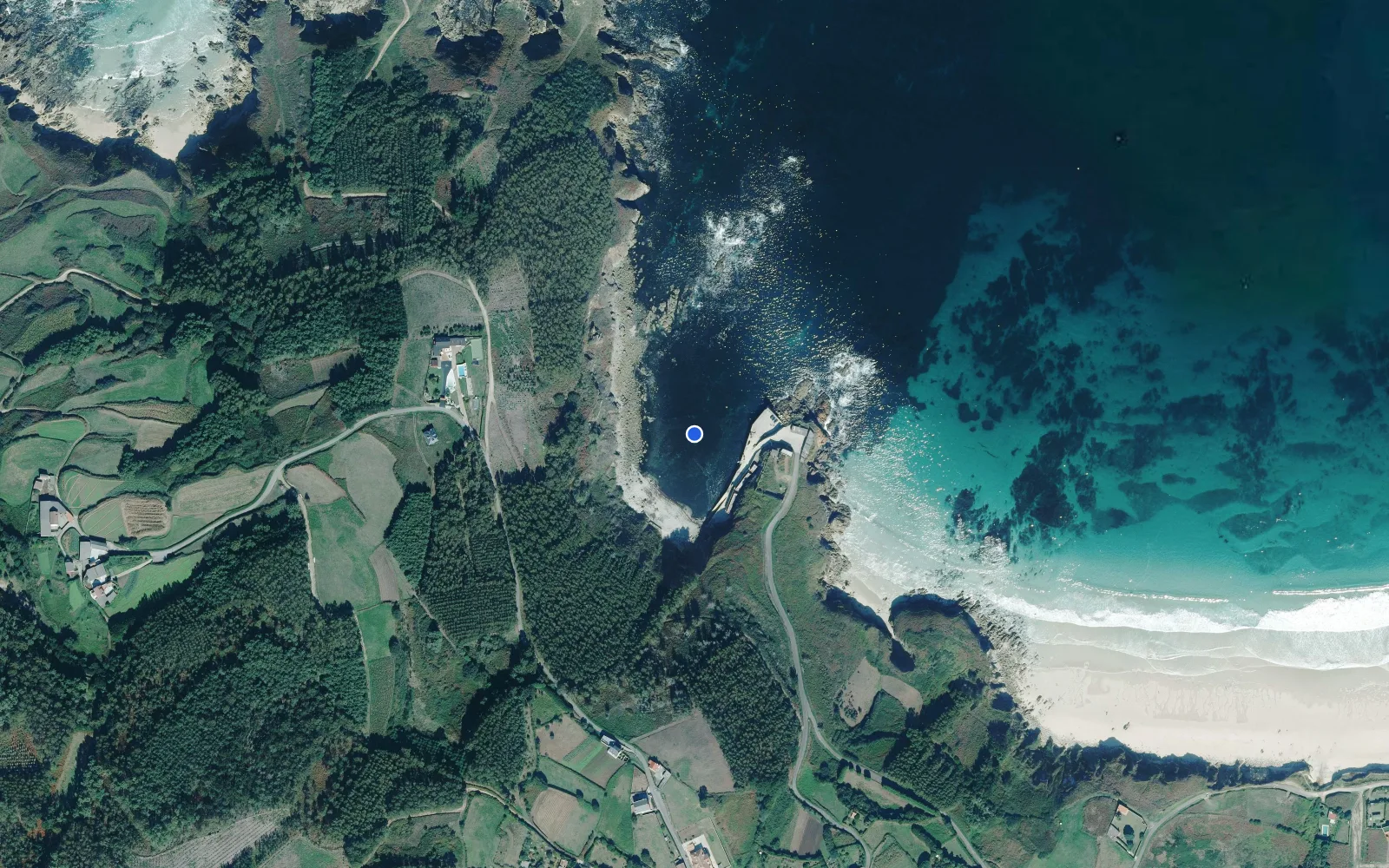 Satellite and nautical chart view of Porto de Razo