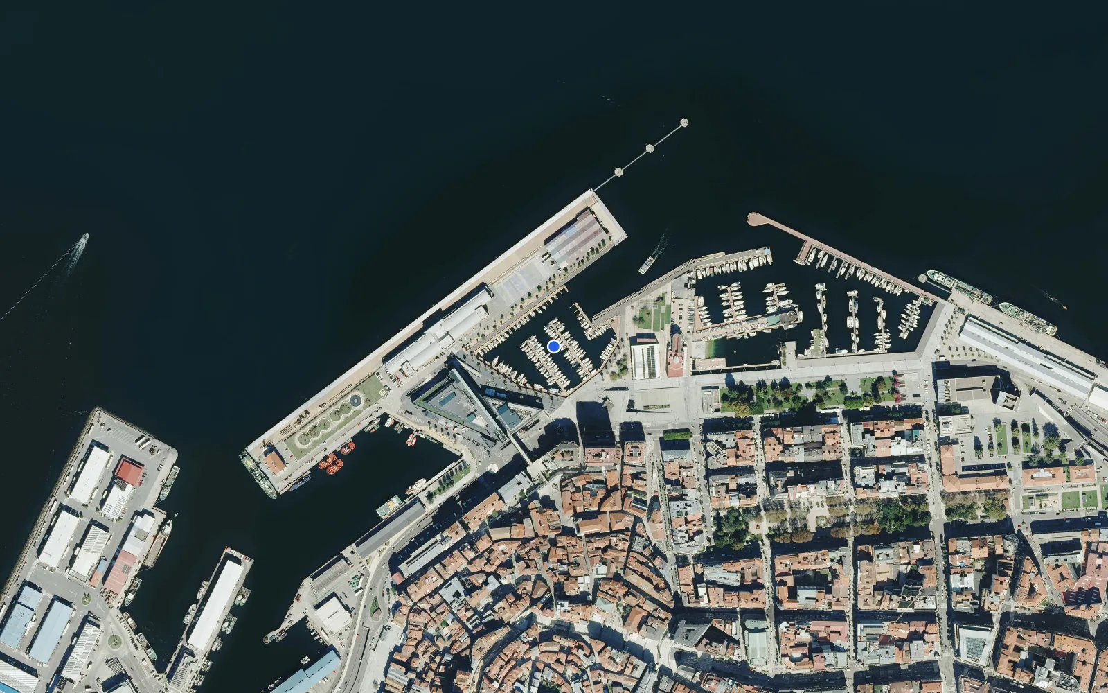 Satellite and nautical chart view of Porto de Vigo