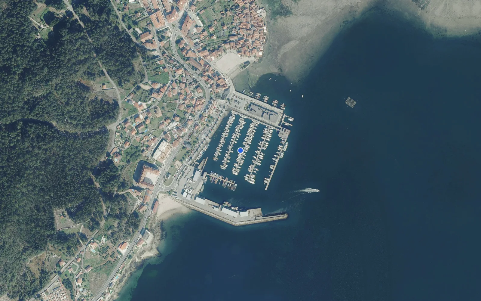 Satellite and nautical chart view of Porto Deportivo de Combarro