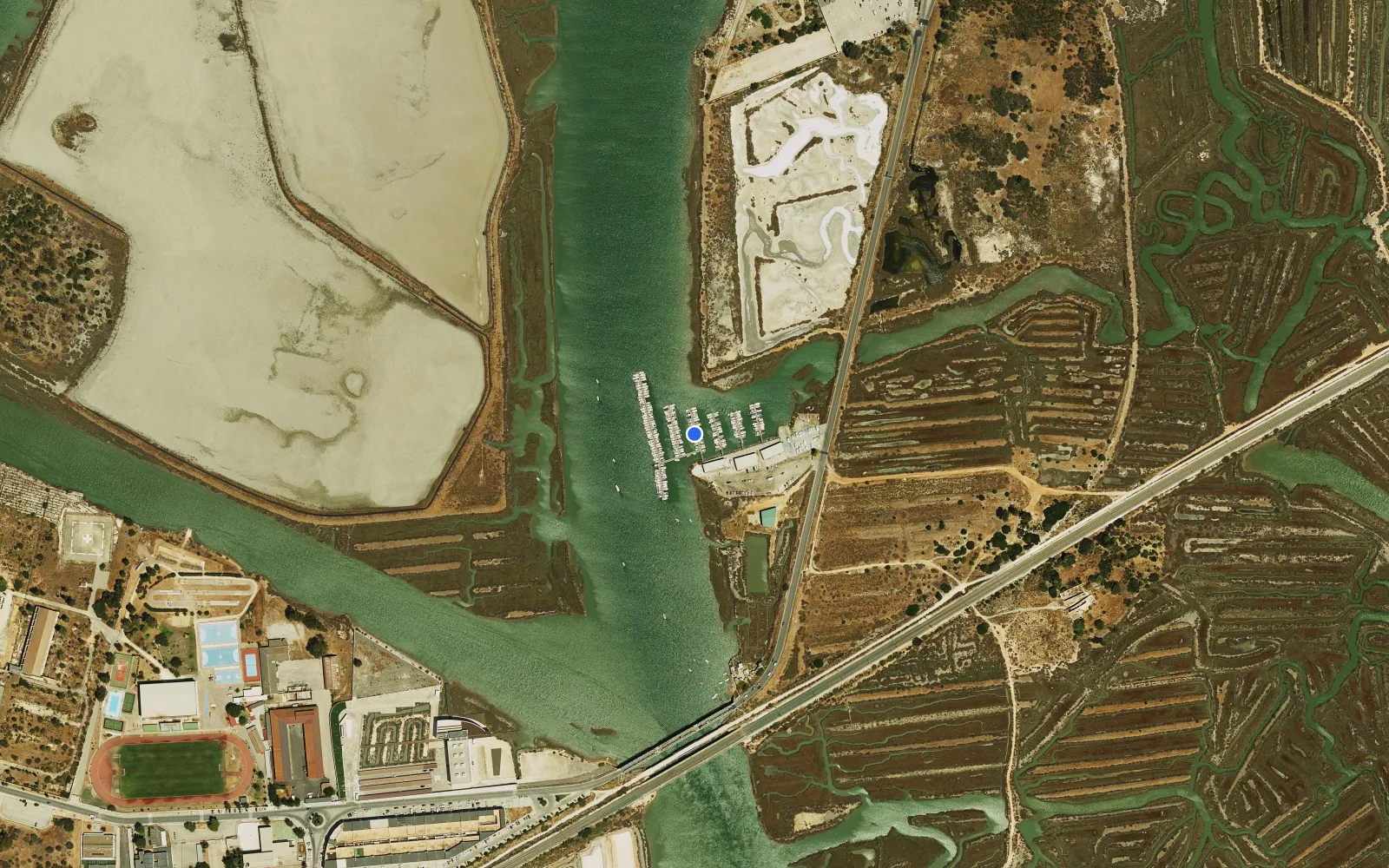 Satellite and nautical chart view of Puente de Hierro