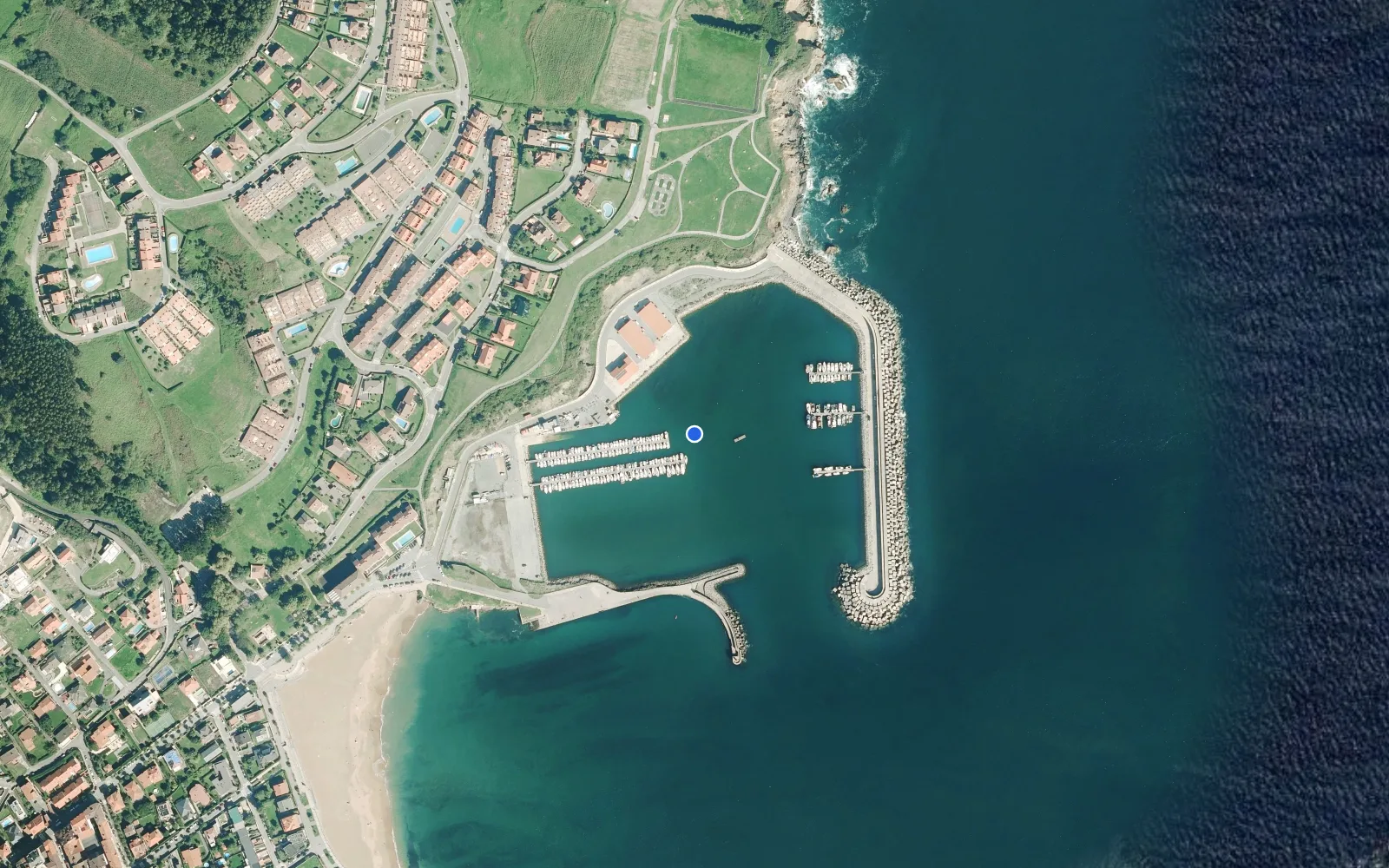 Satellite and nautical chart view of Puerto de Luanco