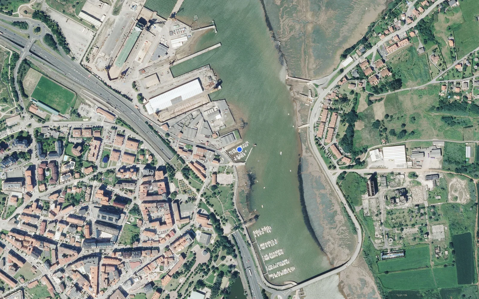 Satellite and nautical chart view of Puerto deportivo de Astillero