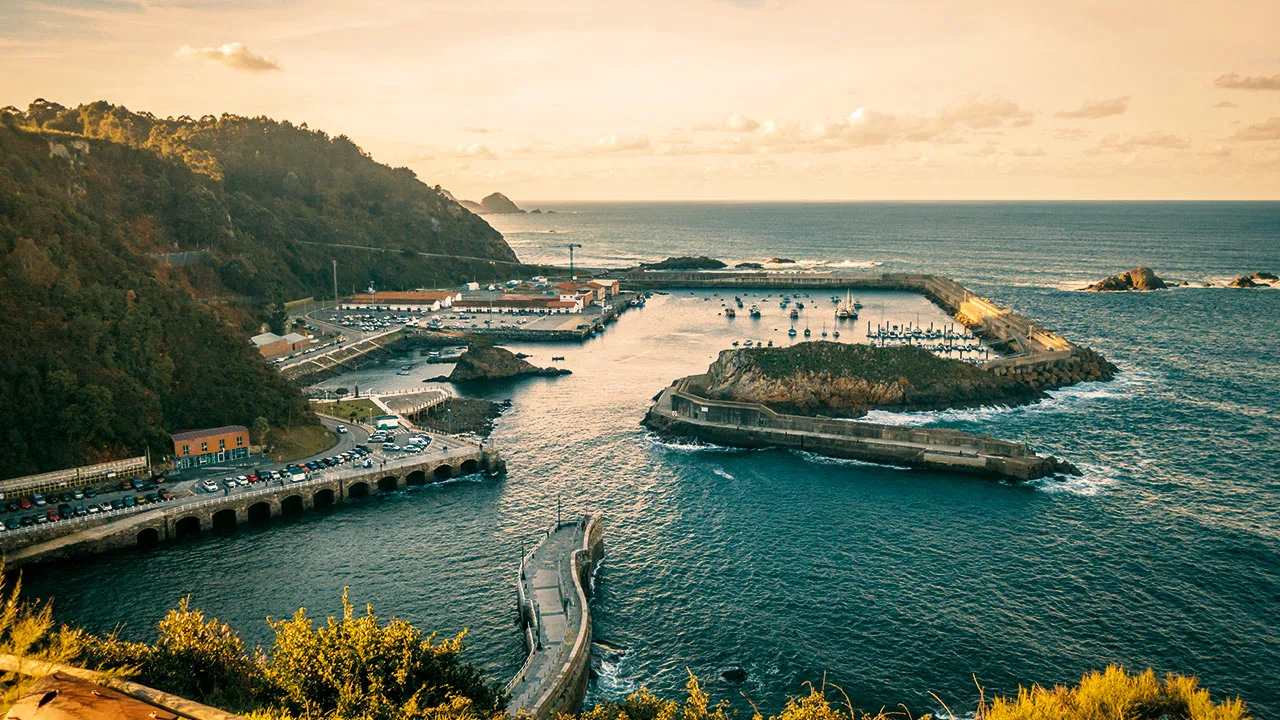 Puerto deportivo de Cudillero / Cuideiru