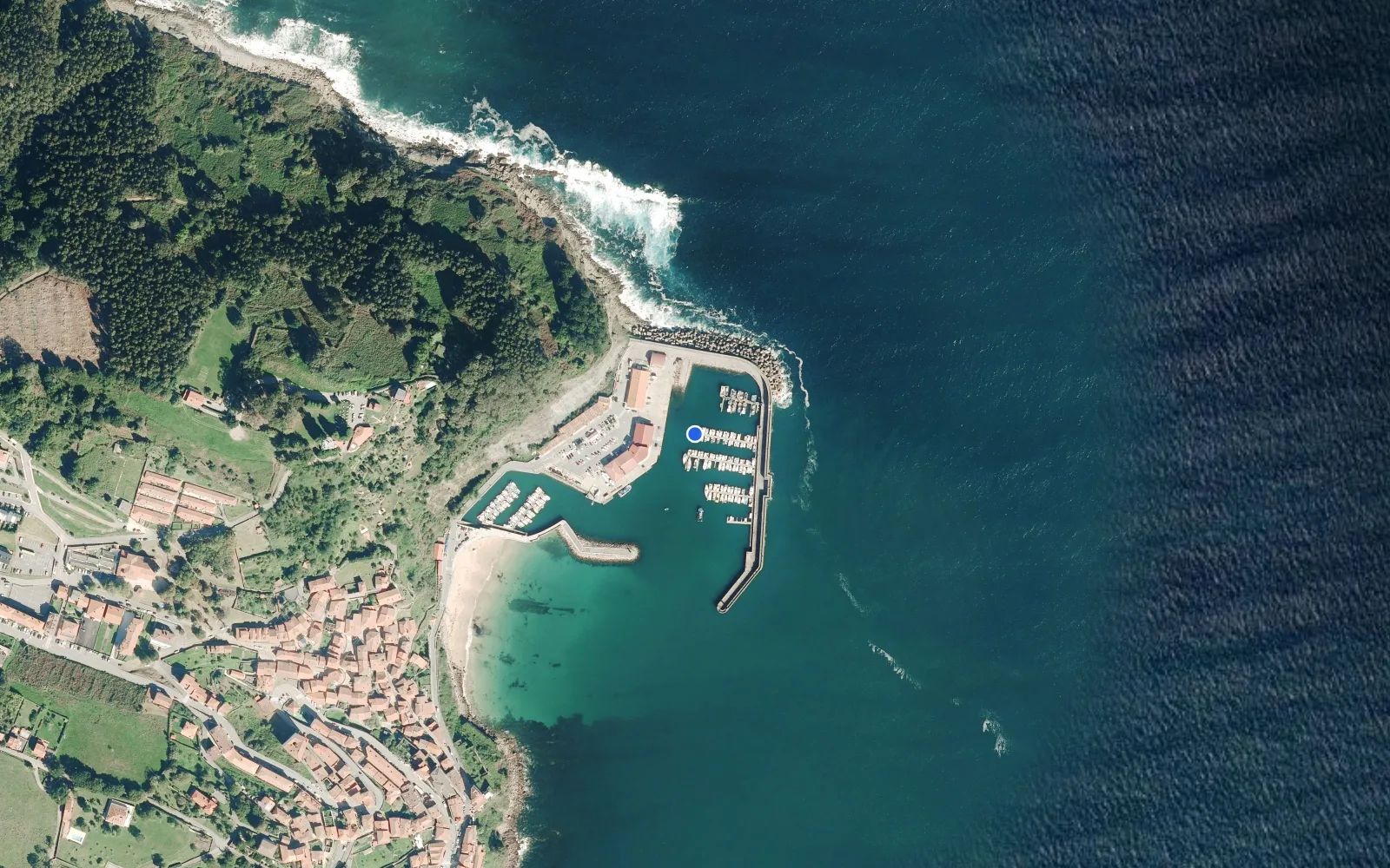 Satellite and nautical chart view of Puertu Nuevu
