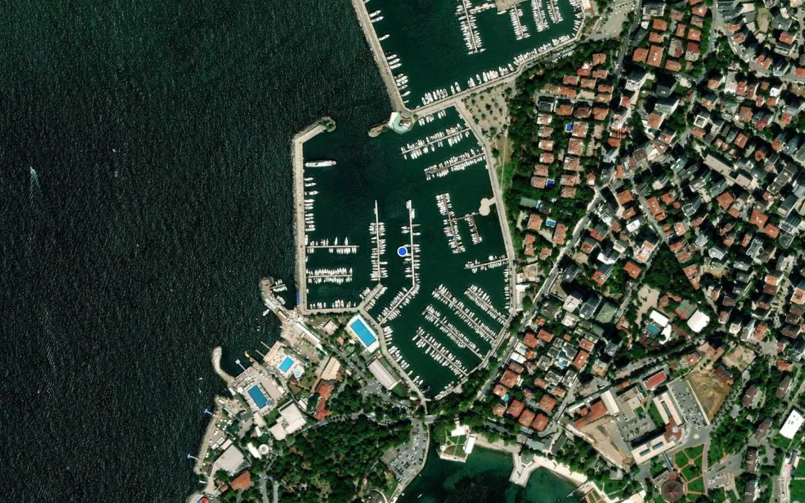 Satellite and nautical chart view of Setur Kalamis and Fenerbahce Marina