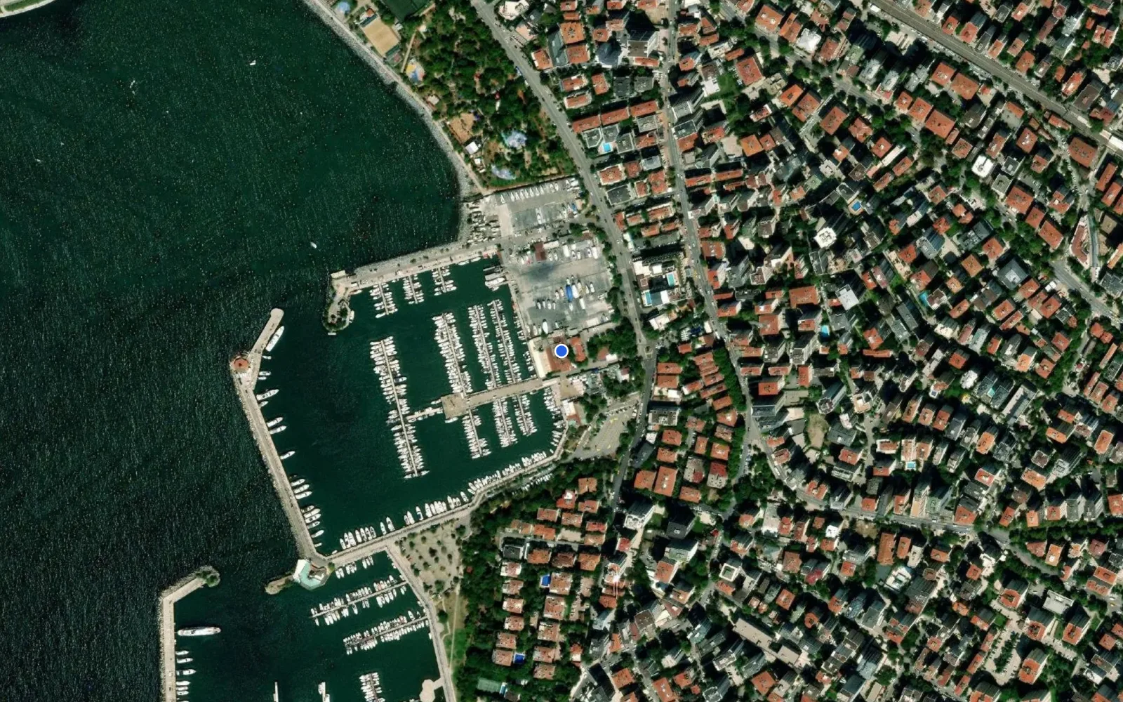 Satellite and nautical chart view of Setur Kalamis and Fenerbahce Marina