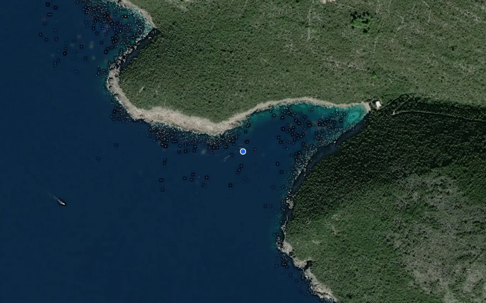 Satellite and nautical chart view of Zlatna luka